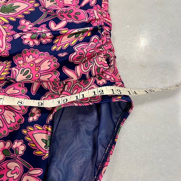 🆕 Boden Levanzo Ruched Halter One Piece Swimsuit
Size 4R Navy, Paisley Terrace🆕 - Picture 10 of 10